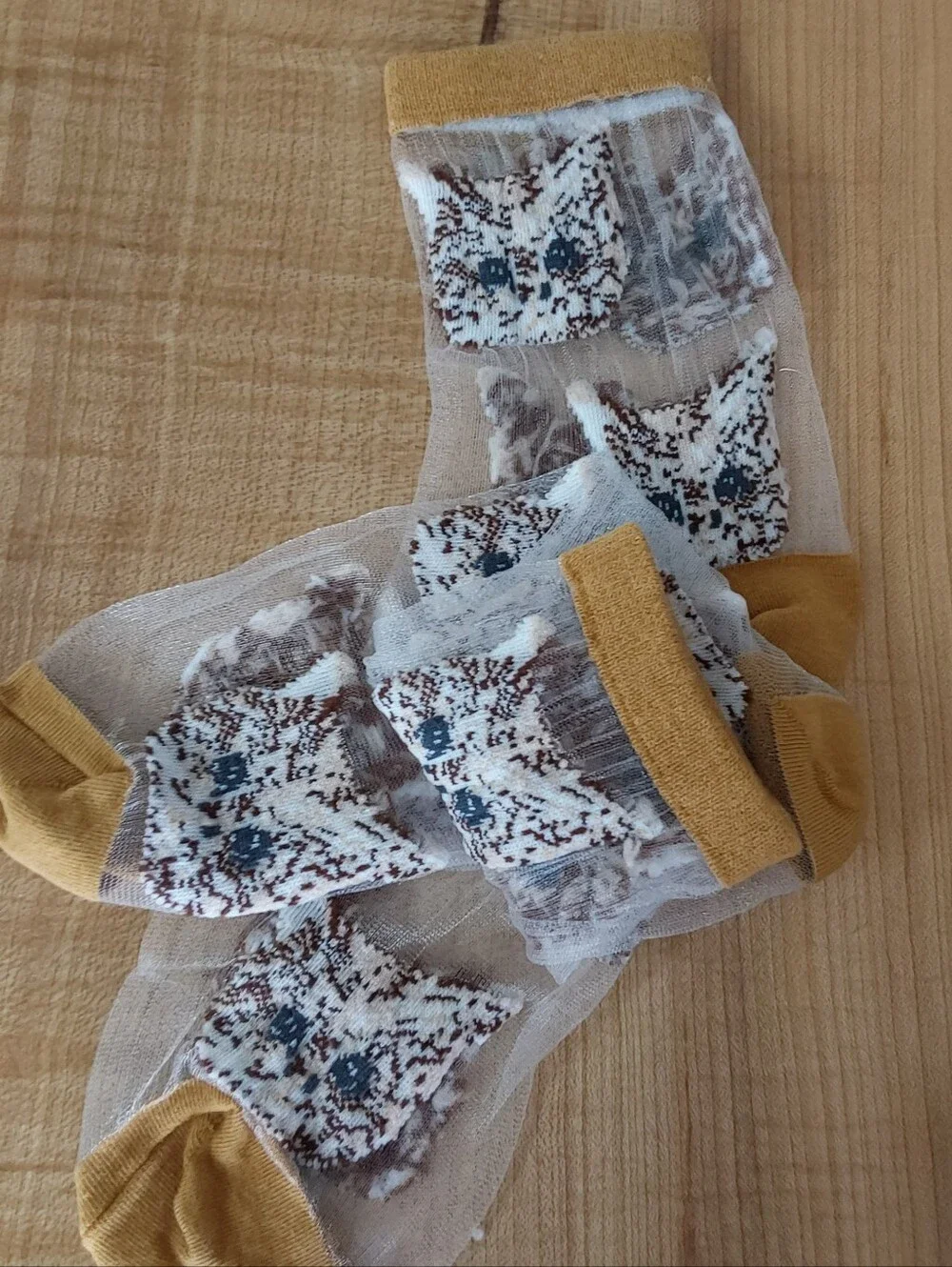 3D SHEER GOLD EMBROIDERED CAT FACE SOCKS. O/S
